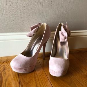 Blush pumps